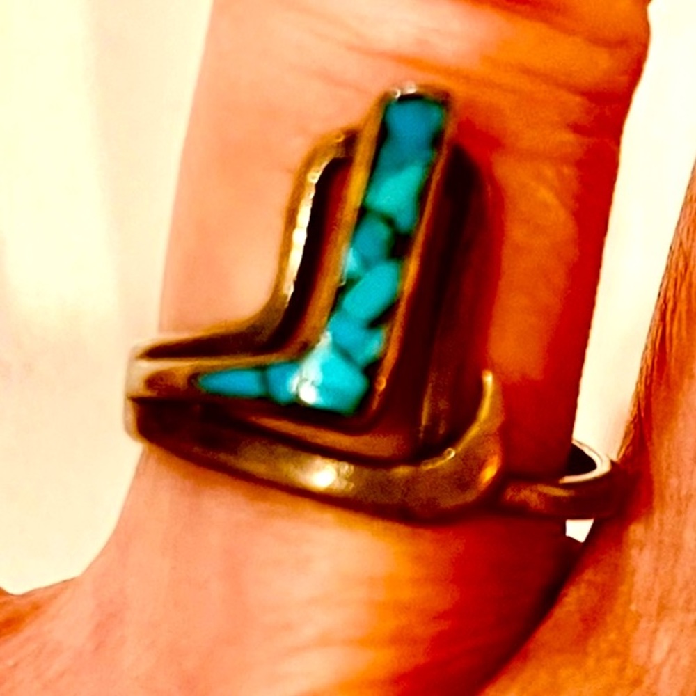 Vintage Navajo Old Pawn Sterling Silver & Turquoise Ring, Size 7.